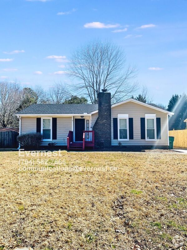 Building Photo - 3100 Chenango Dr