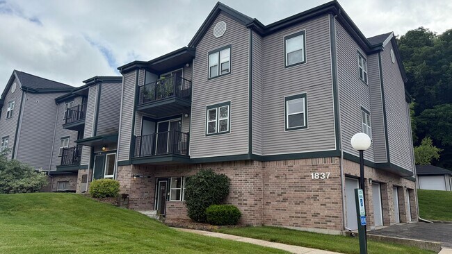 La terraza en Cedar Glen 1837, 1841 Ludden Dr # 110, Cross Plains, WI 53528 - The Terrace at Cedar Glen: Fully Equipped 1–2 BR | 1 Bath | Cross Plains, WI Apartments for Rent ...