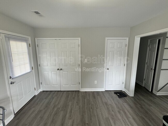 Foto del edificio - 2414 Heath Ln