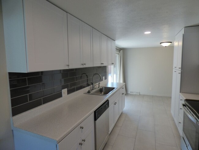 Building Photo - $0 DEPOSIT OPTION! RANCH STYLE HOME IN PRIME VIRGINIA VILLAGE!!!