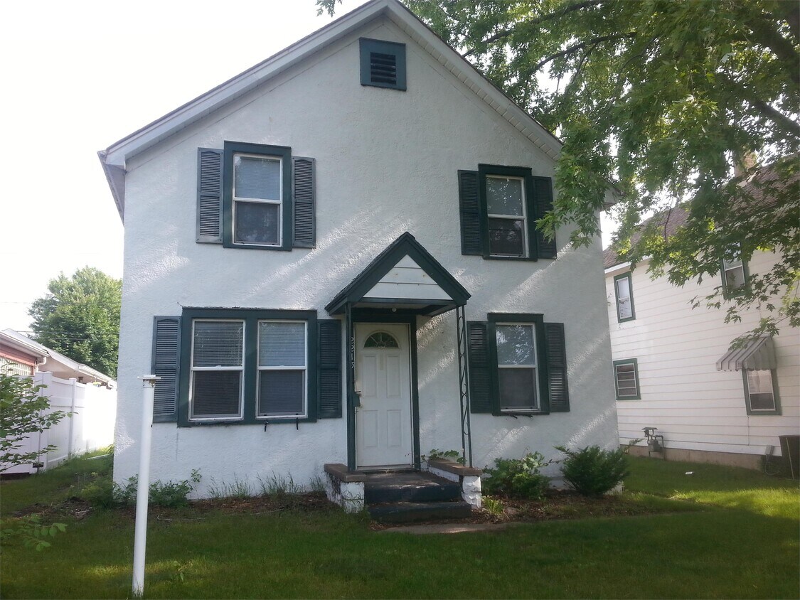 Primary Photo - 2215 La Crosse St