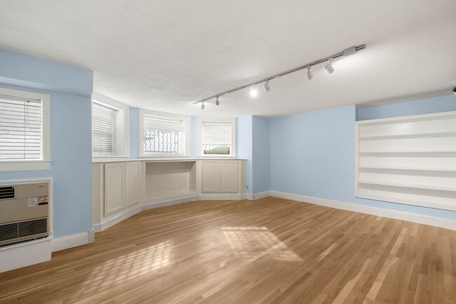 Photo - 242 Beacon St Apartment