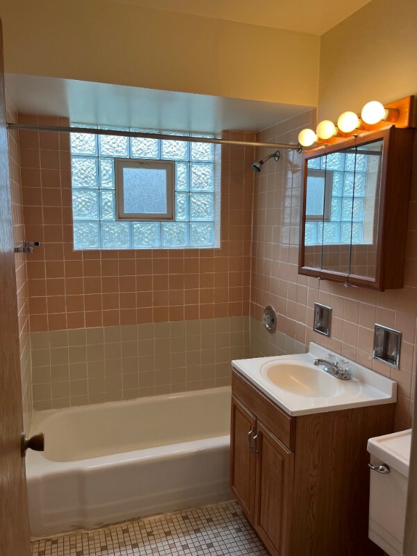 Foto principal - 8765 S Beverly Ave
