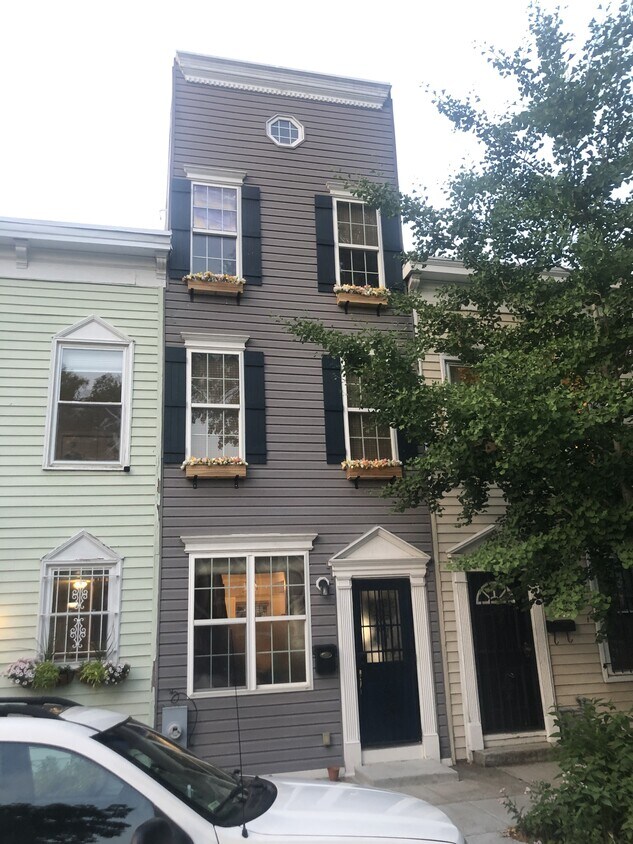 Foto principal - 1656 Kramer St NE