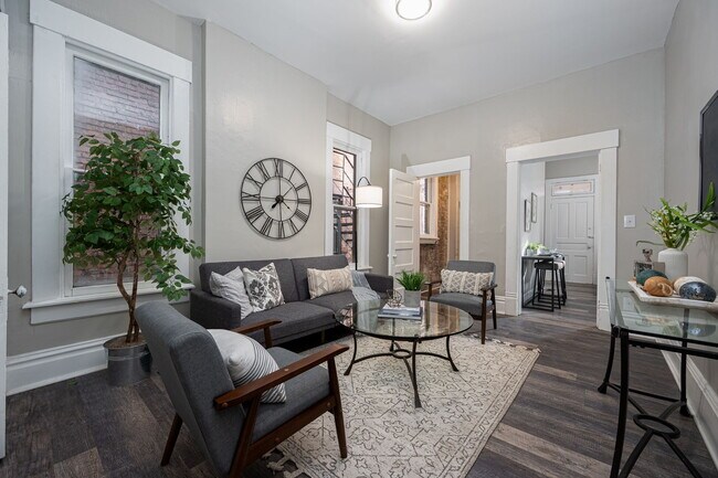 Sala de estar - 1256 Neil Ave