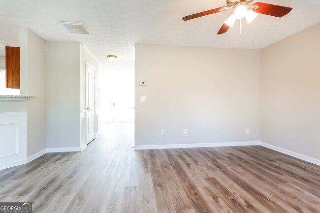 Foto del edificio - 210 Heaton Pl Trail