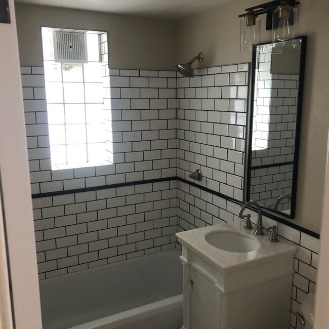 Foto del edificio - 1227 S Division St