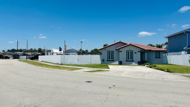 Foto del edificio - 28104 SW 135th Ave