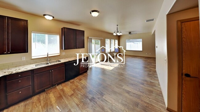 Building Photo - 708 N 29th Ave