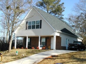 Building Photo - 112 Pineview Ct