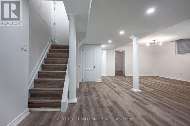 Photo du bâtiment - 321 Howard Crescent