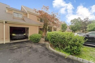 Building Photo - 13 Bayberry Ln