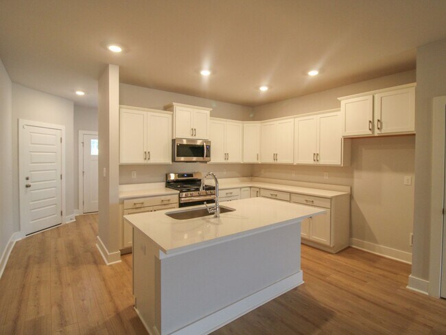 Foto del edificio - RENT SPECIAL of $1,695/MONTH for 12 MONTHS...