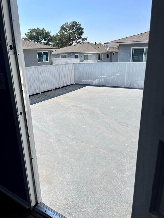 Foto del edificio - 28167 Robin Ave