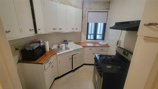 Foto del edificio - 1596 Unionport Rd