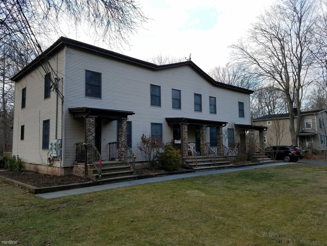 Primary Photo - 2 br, 1 bath Apartment - 270 River Road