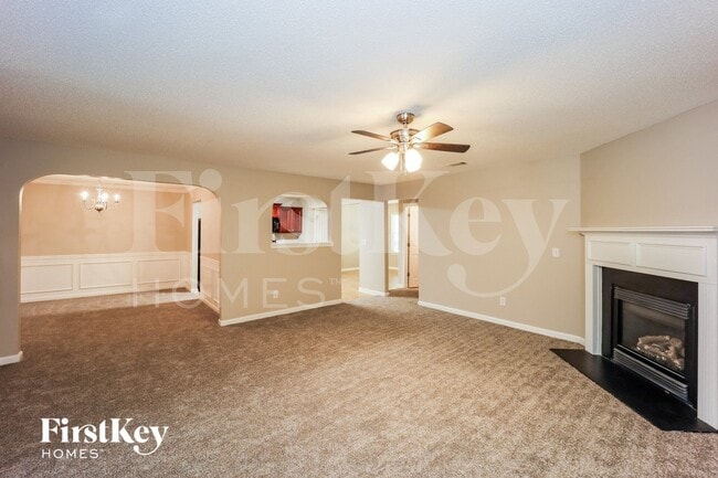 Foto del edificio - 5440 Bluegrass Dr