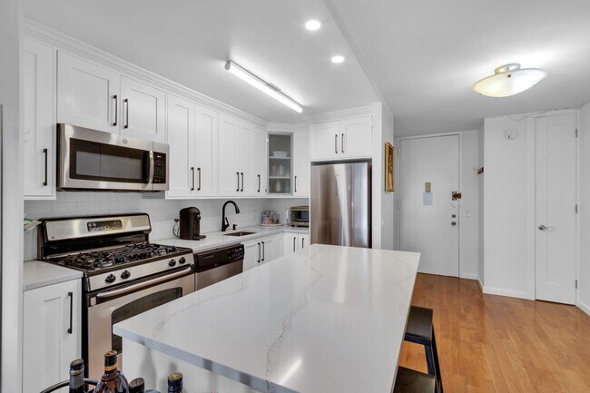 Foto del edificio - 345 E 93rd St