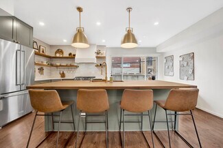 Building Photo - 1646 W Julian St