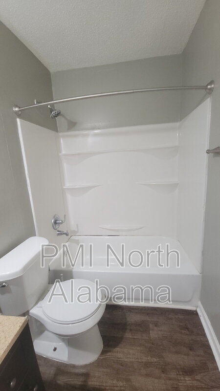 Foto del edificio - 4423 Bonnell Dr