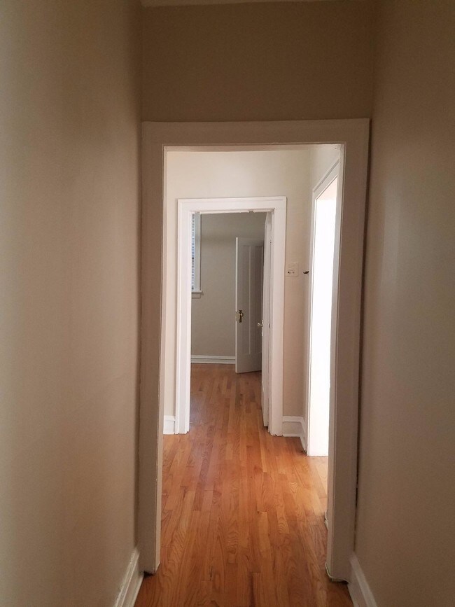 Building Photo - 1BR 1BA  FOR RENT ON CLAREMONT / ADDISON