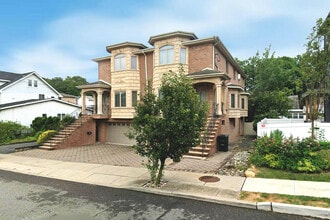Building Photo - 258 4th St