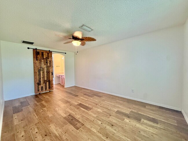 Foto del edificio - 4010 Wilkes Dr