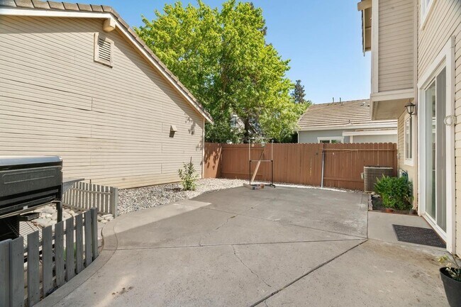 low maintenance backyard - 9449 Laguna Pointe Way