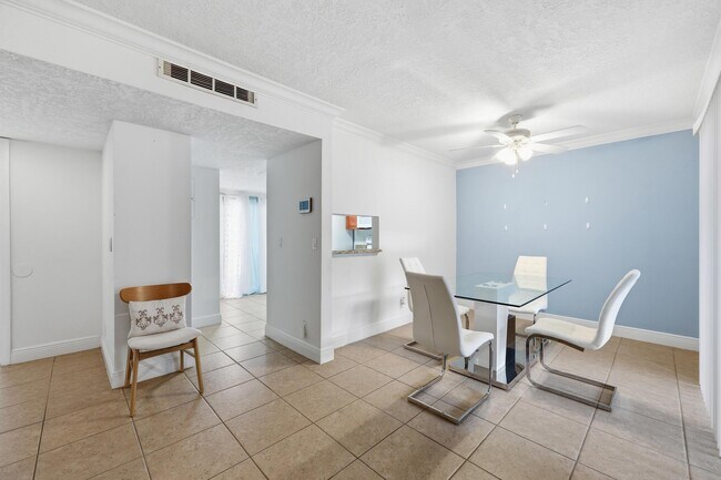 Foto del edificio - 301 Lakewood Dr