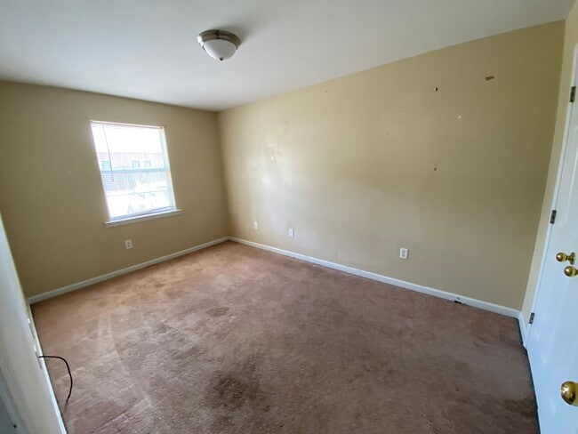Building Photo - Creekside Apartments