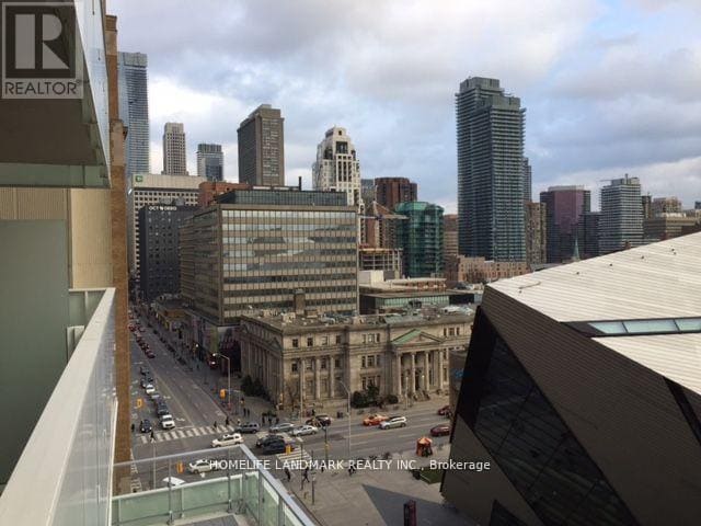 Building Photo - 200 Bloor St W