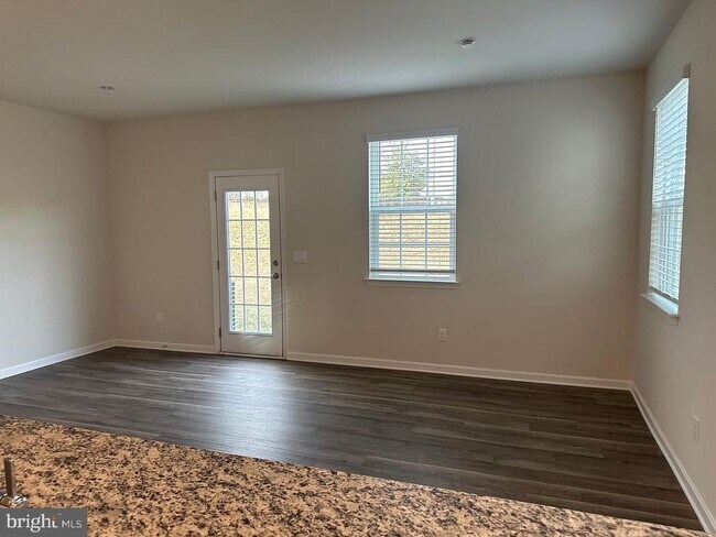 Foto del edificio - 163 Rae Ct