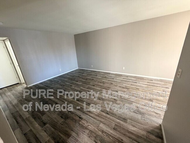 Foto del edificio - 1405 E Vegas Valley Dr