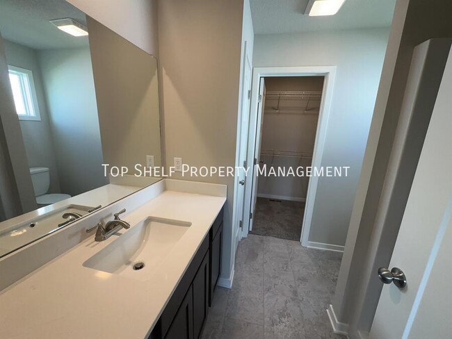 Foto del edificio - 420 NW Compass Ave