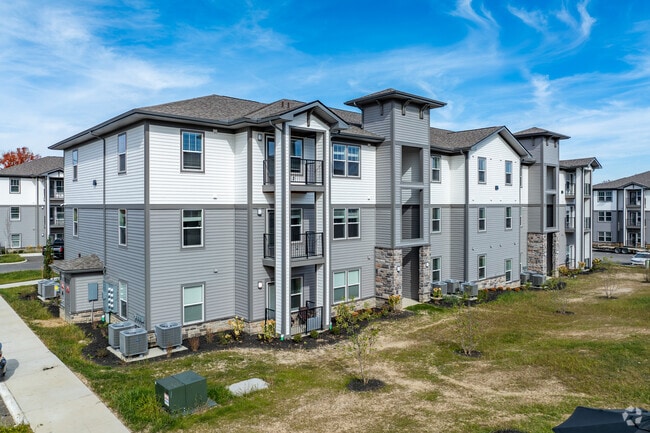Building Photo - The Retreat at Scioto Creek