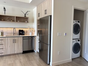 Interior Photo - Jardine Hollywood