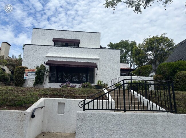Foto del edificio - 405 W Brookdale Pl