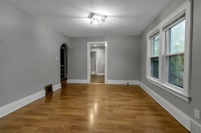 Building Photo - 272 Windermere Blvd