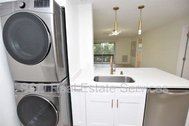 Foto del edificio - 141 Fernery Rd