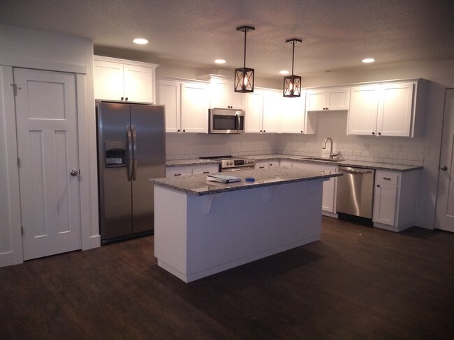 Foto del edificio - 4896 Crater Ave N