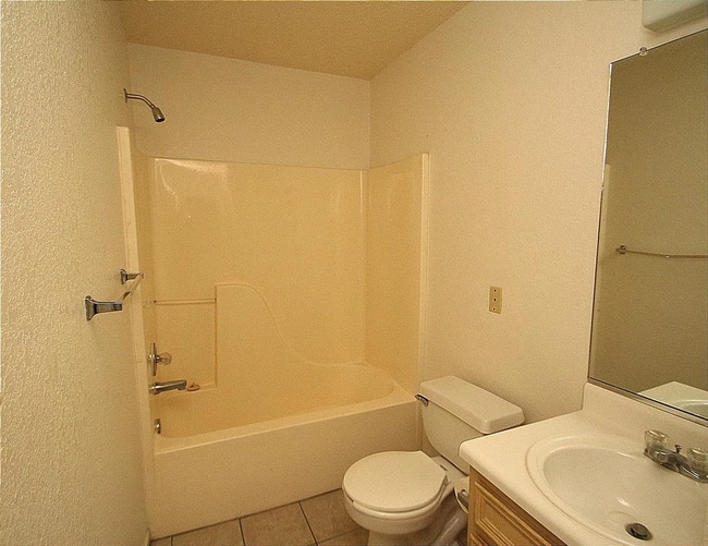 Building Photo - 3708 Hereford Ln