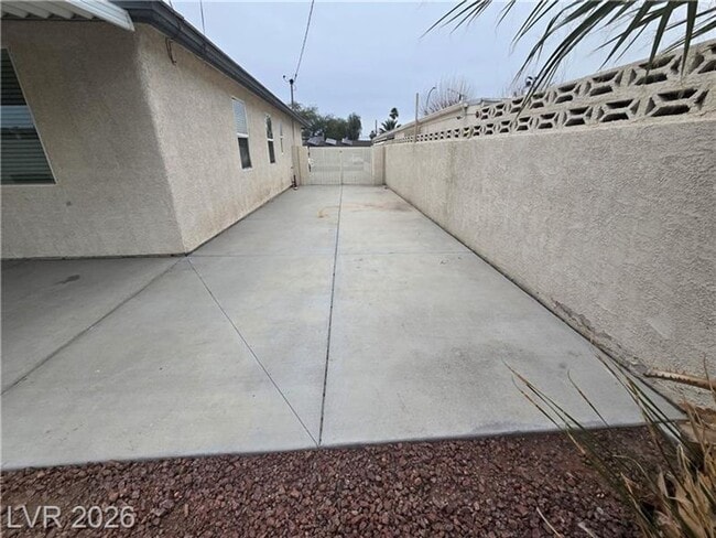 Building Photo - 2204 S Van Patten Pl