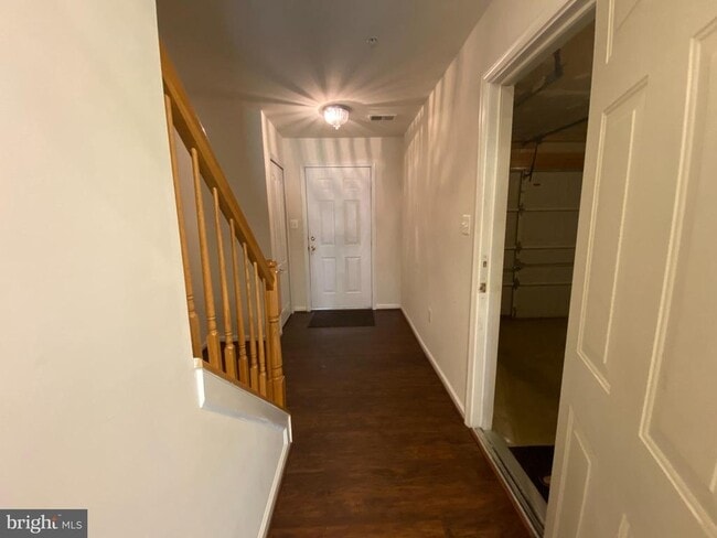 Building Photo - 8484 Pattette Pl