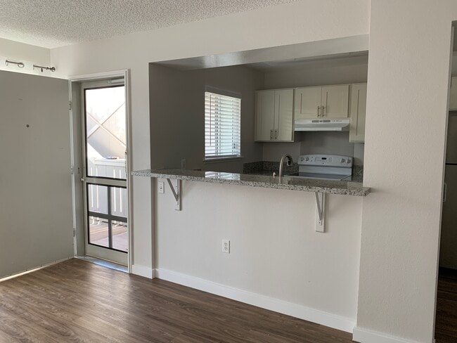 Building Photo - Hillsdale 2/2/2 - ground floor unit outsid...
