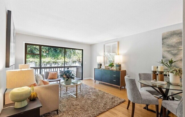 Foto del edificio - "Chic 1-Bedroom Gem with Elegant Finishes & Central Vacuum on Monterey Blvd!"