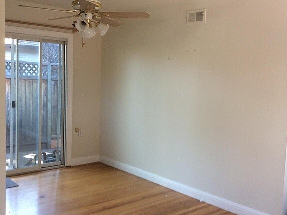 Building Photo - 1128 Lily Ave