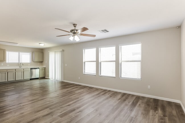 Foto del edificio - 2327 E 35th Ave