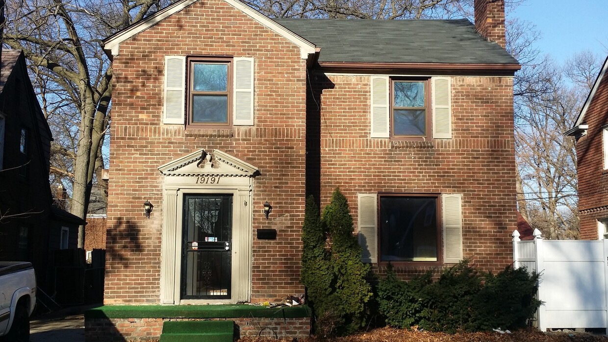 Primary Photo - 3 Bedroom Brick Colonial