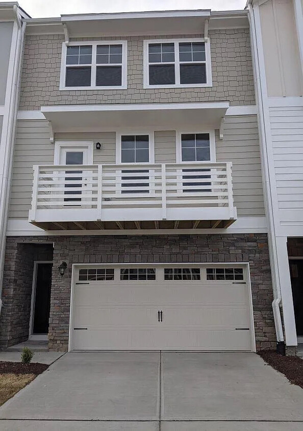 Foto principal - Room in Townhome on Diamond Dove Ln