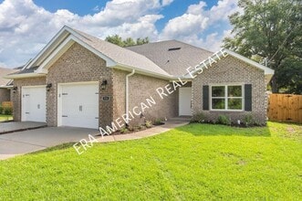 Building Photo - 721 Fairview Dr
